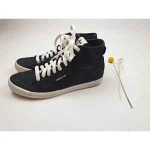 Adidas black All Star style laceup shoes with subtle lace fabric size 7
