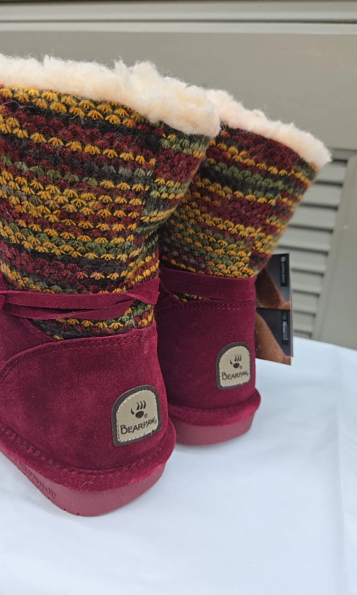 BEARPAW Size 9 Boots