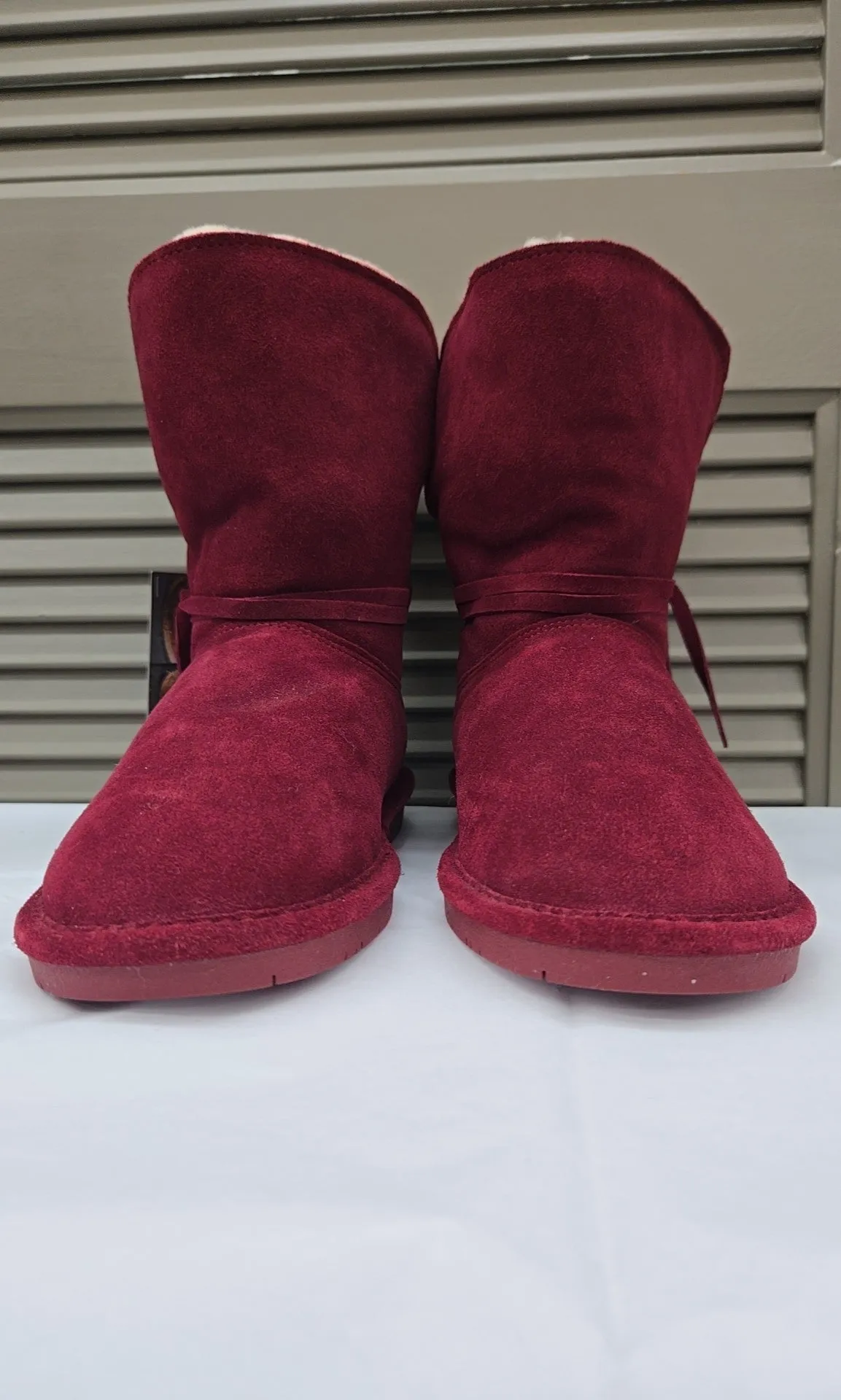 BEARPAW Size 9 Boots