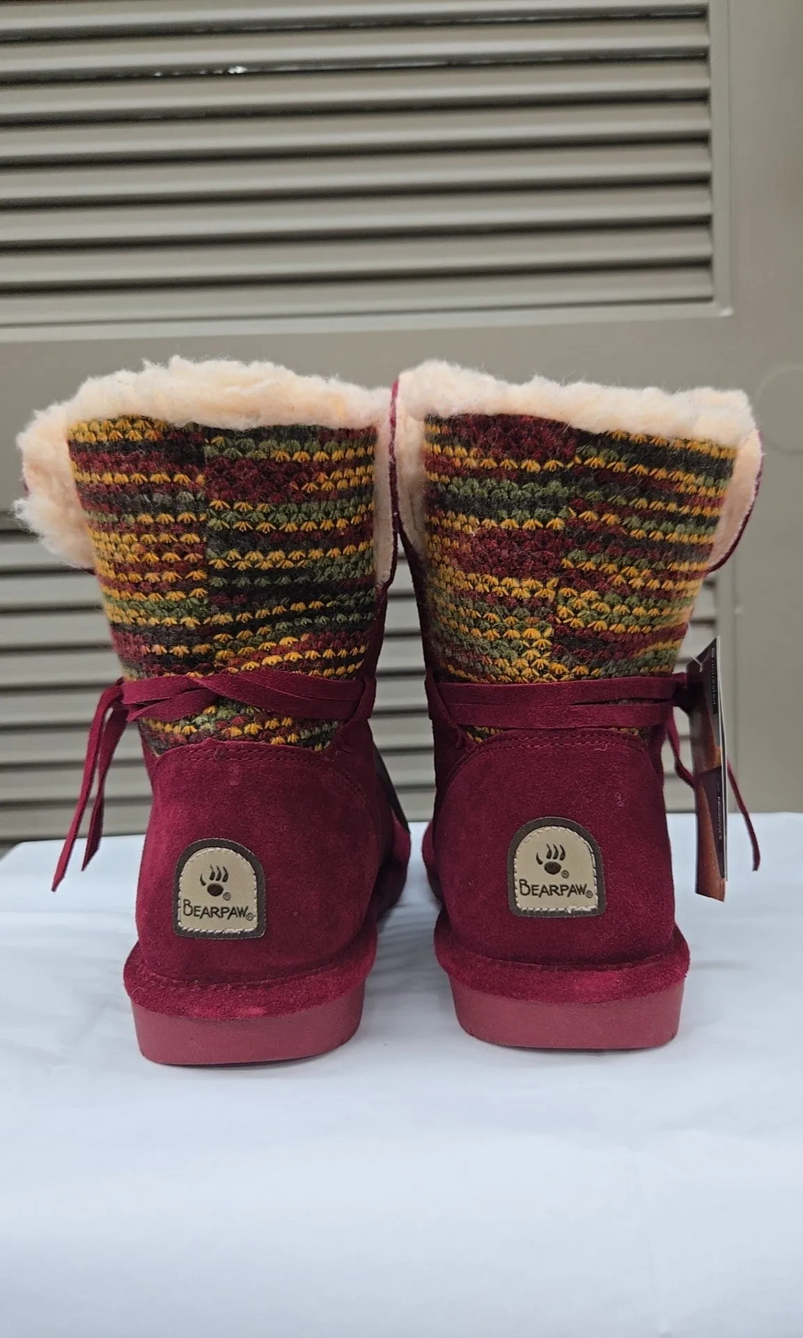 BEARPAW Size 9 Boots