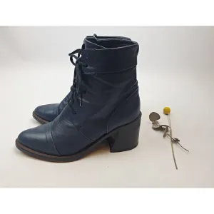 Beau Coops pre-owned navy leather laceup boots with chunky black heel size 38