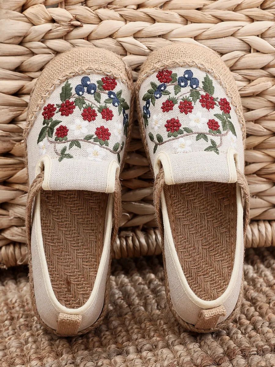 Berry Daisy Embroidered Linen Round Toe Espadrilles Loafers - Beige