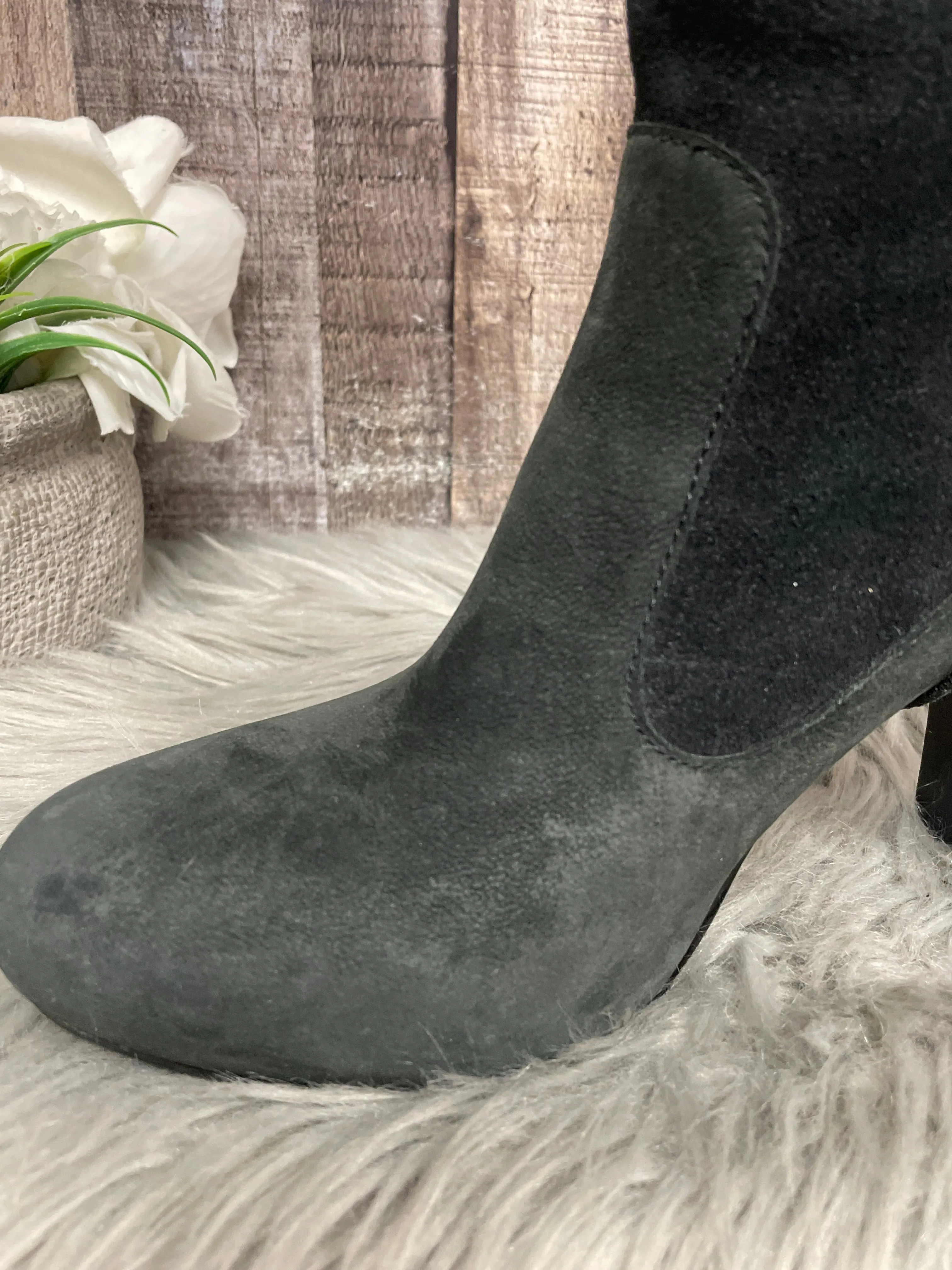 Boots Designer By Ugg In Black, Size: 7.5