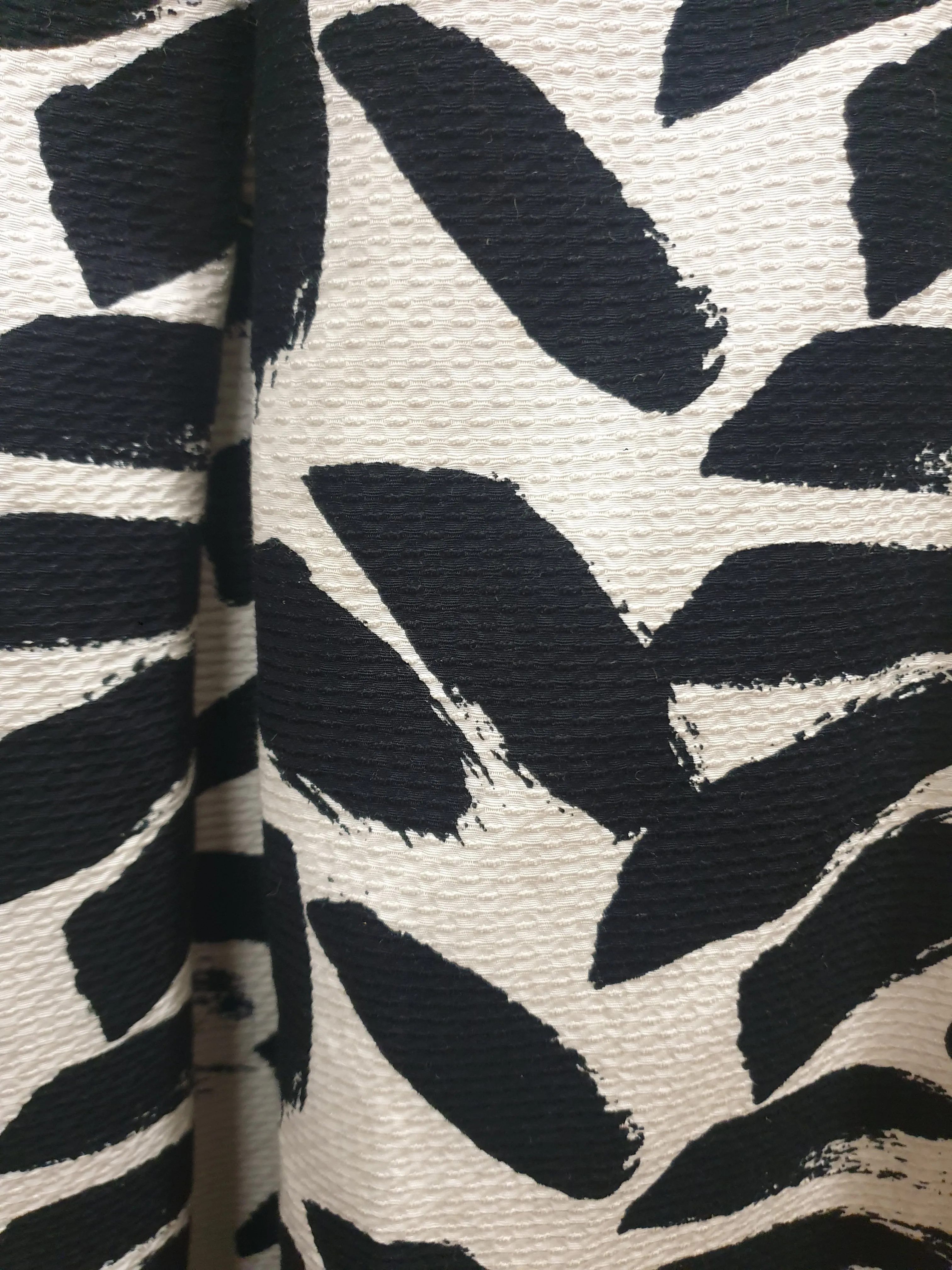 Country Road cotton-silk mix black and white print skirt size 10