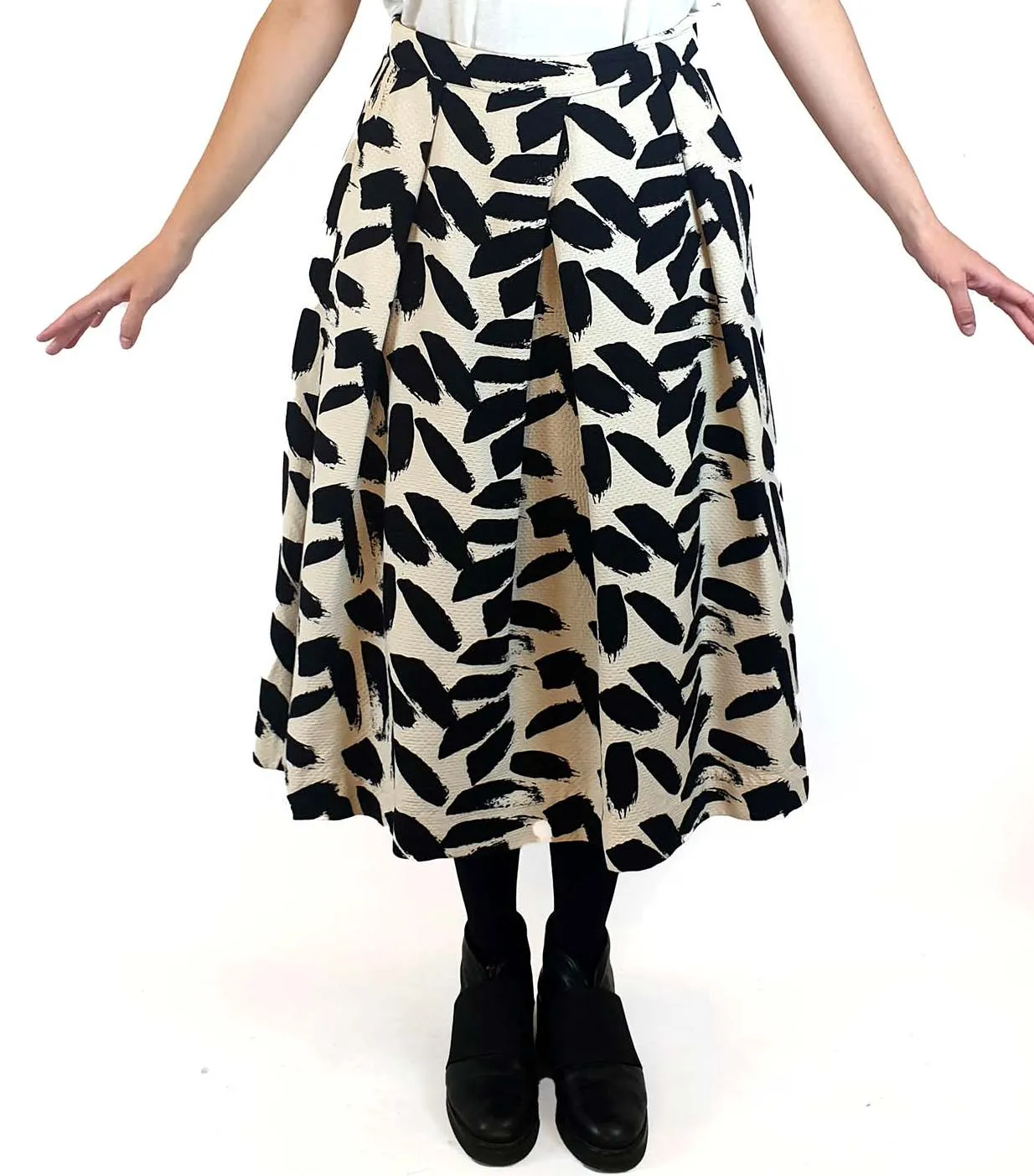 Country Road cotton-silk mix black and white print skirt size 10