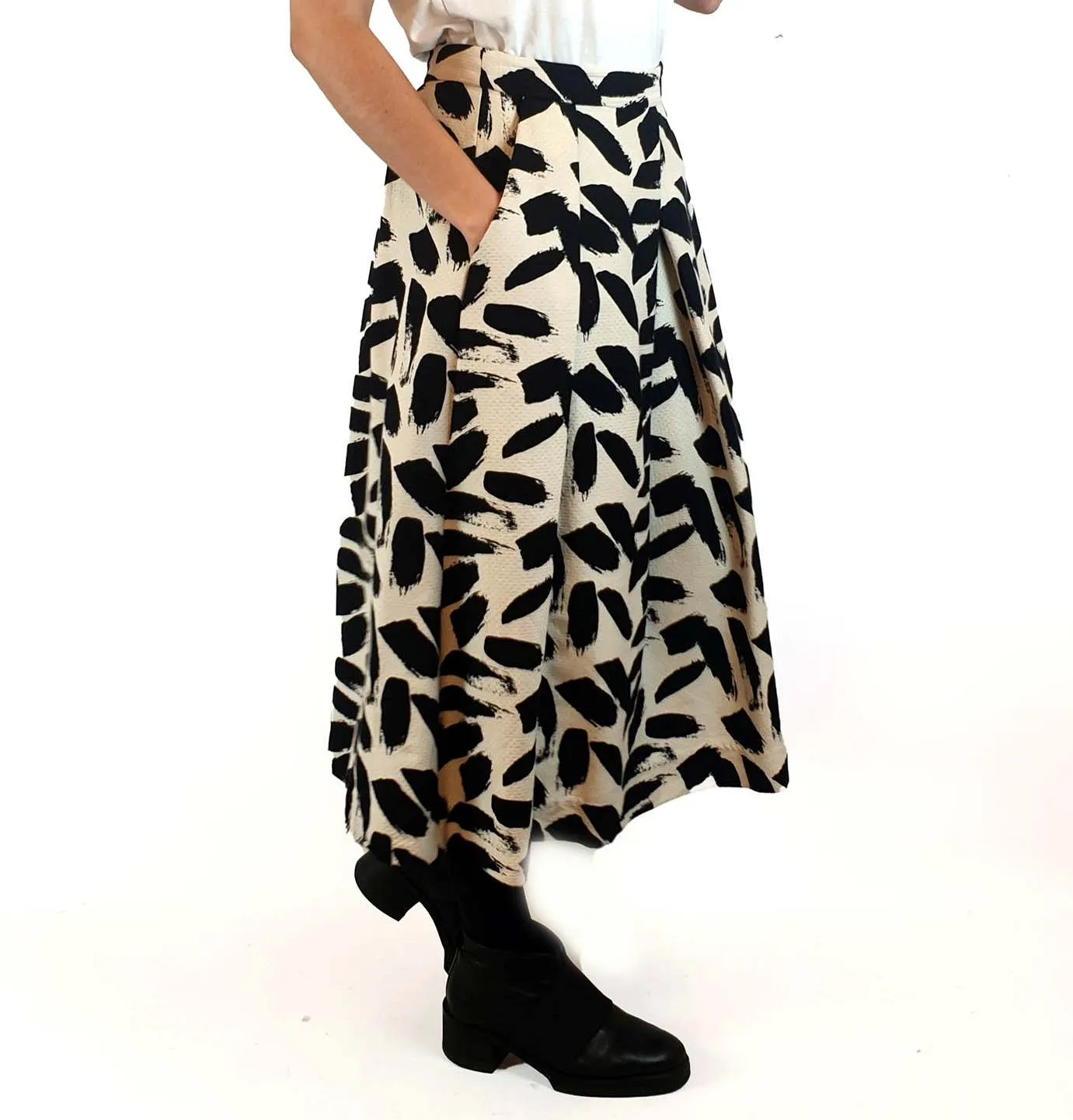 Country Road cotton-silk mix black and white print skirt size 10