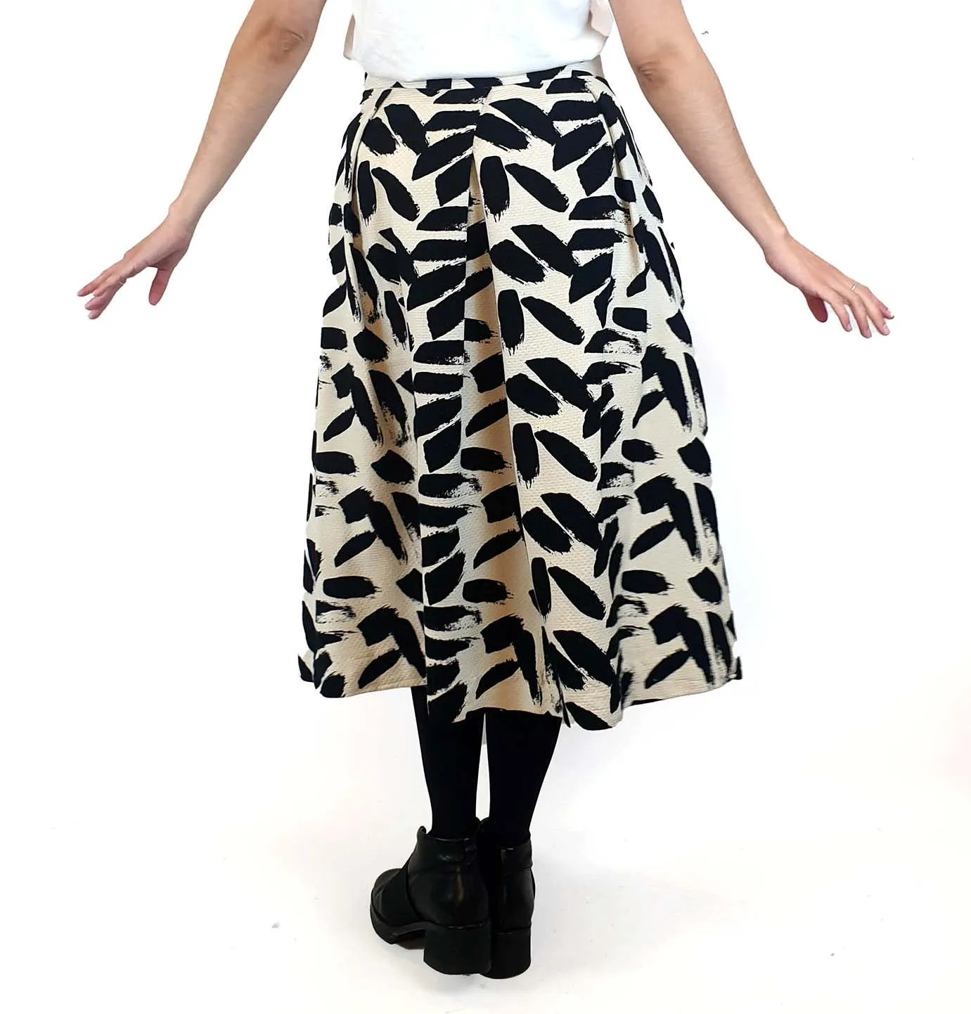 Country Road cotton-silk mix black and white print skirt size 10