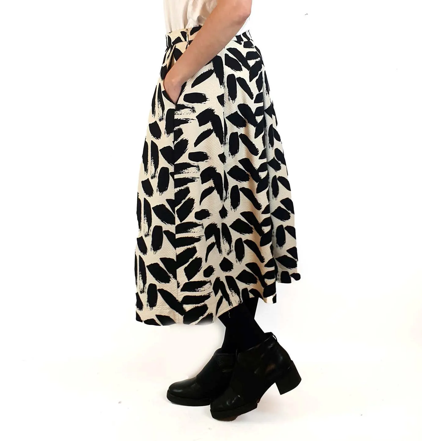 Country Road cotton-silk mix black and white print skirt size 10