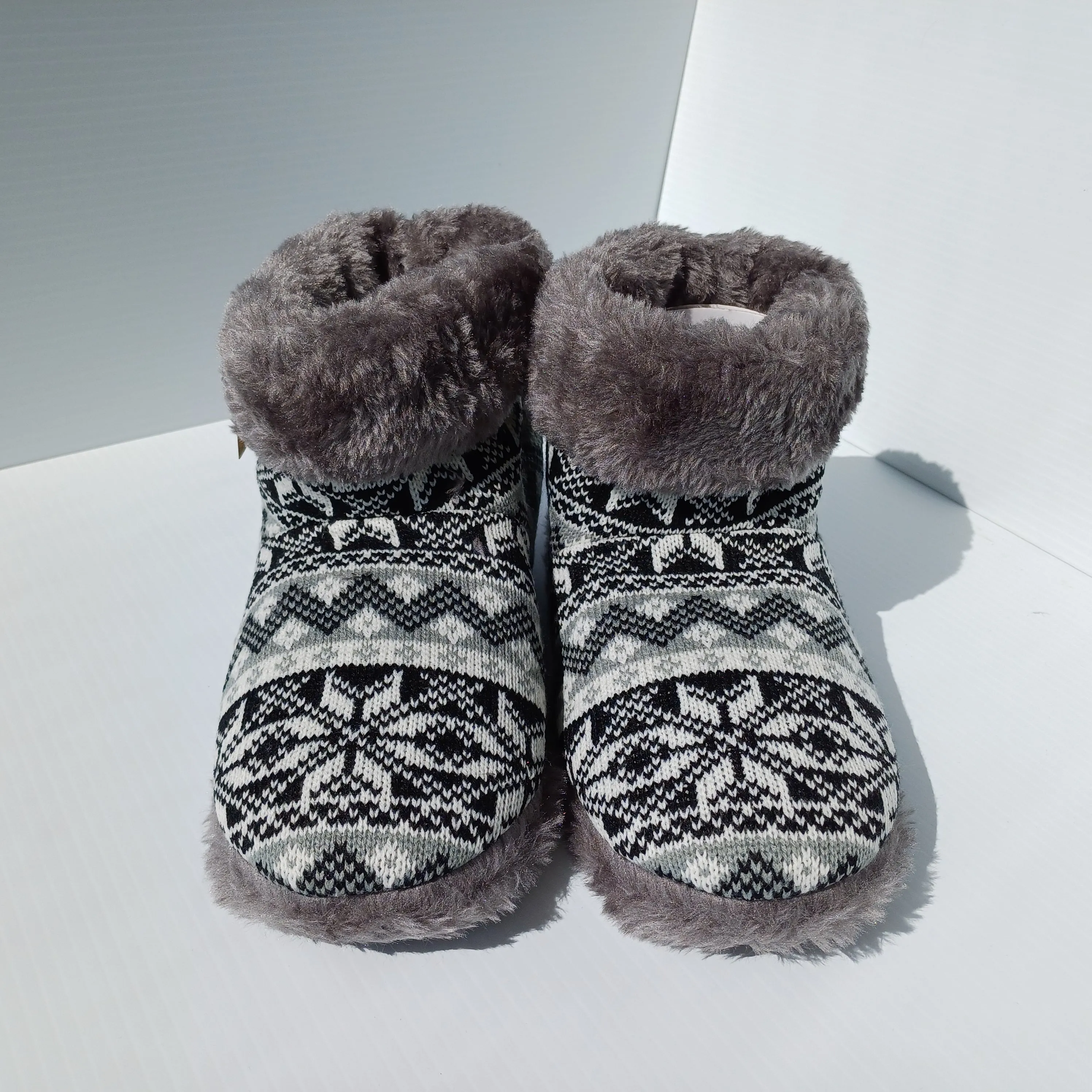 Grey Print Cozy slippers