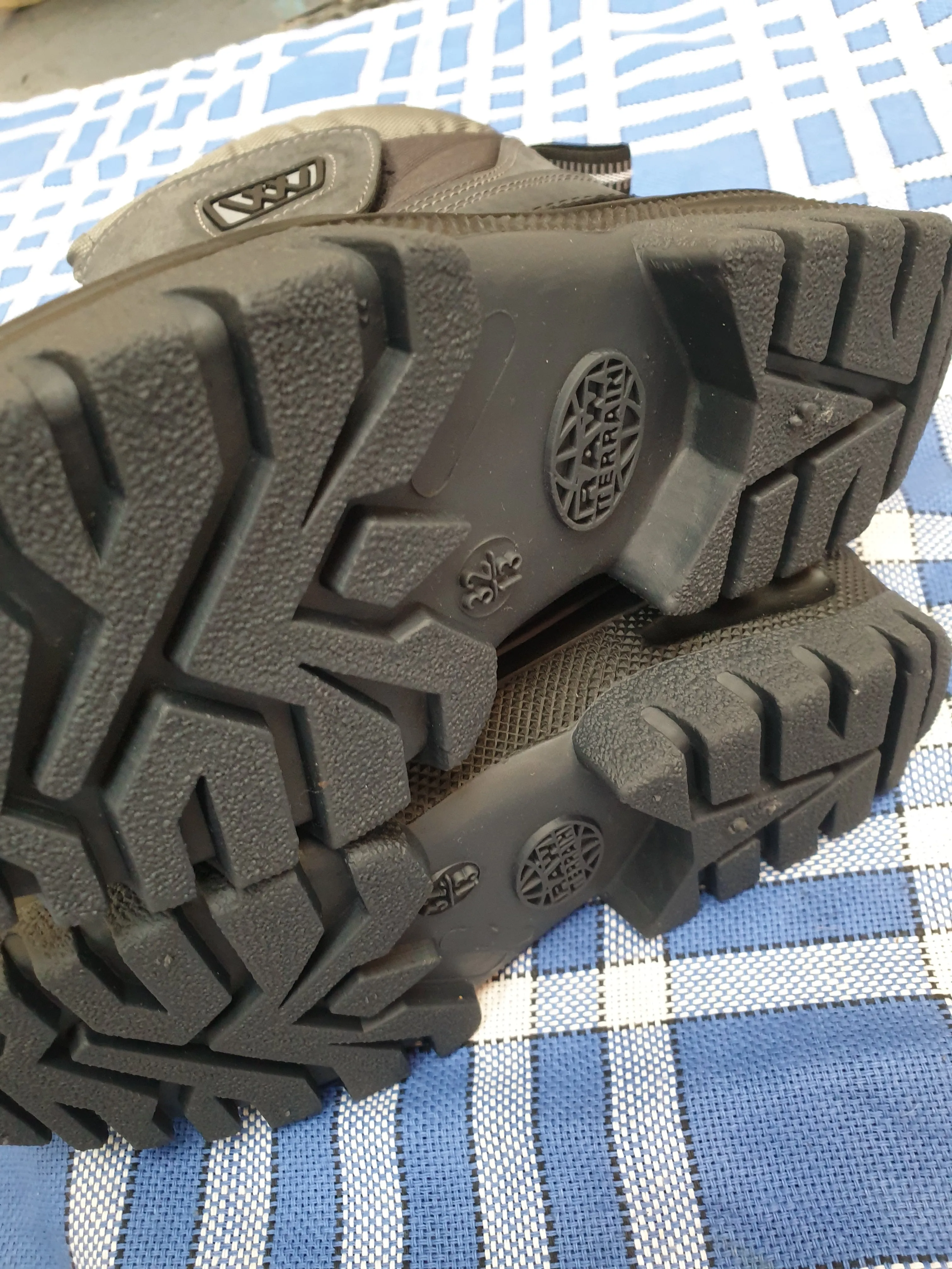 NEW woof wear yard boots childs sizes 11,12,13