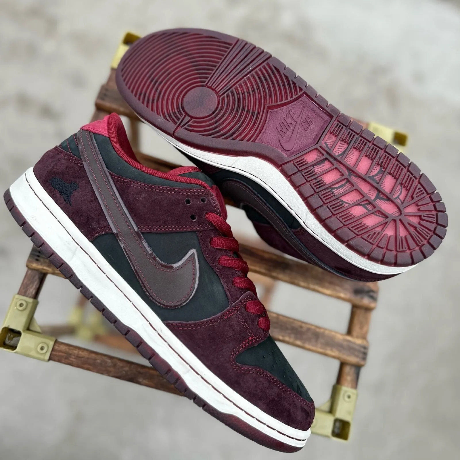 Nike SB Dunk Low Riot Skateshop