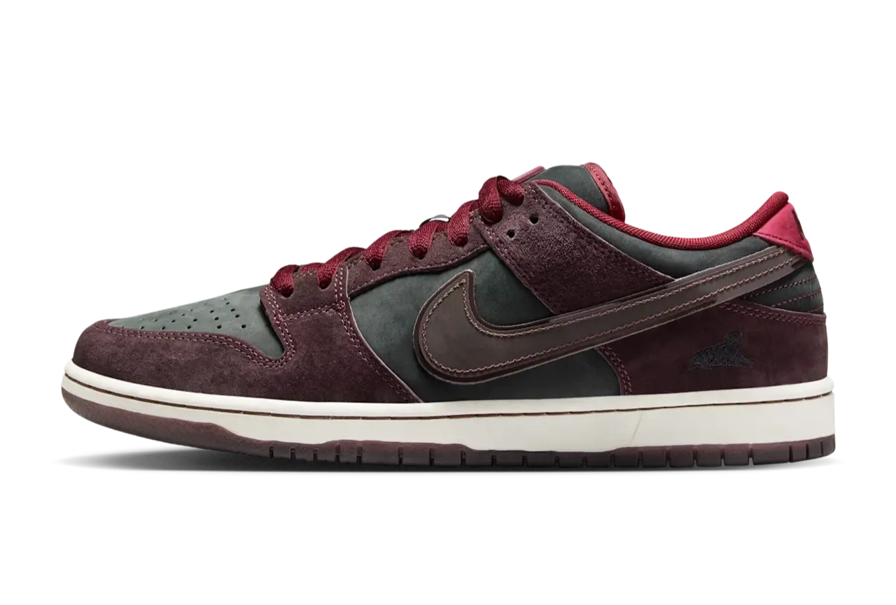 Nike SB Dunk Low Riot Skateshop