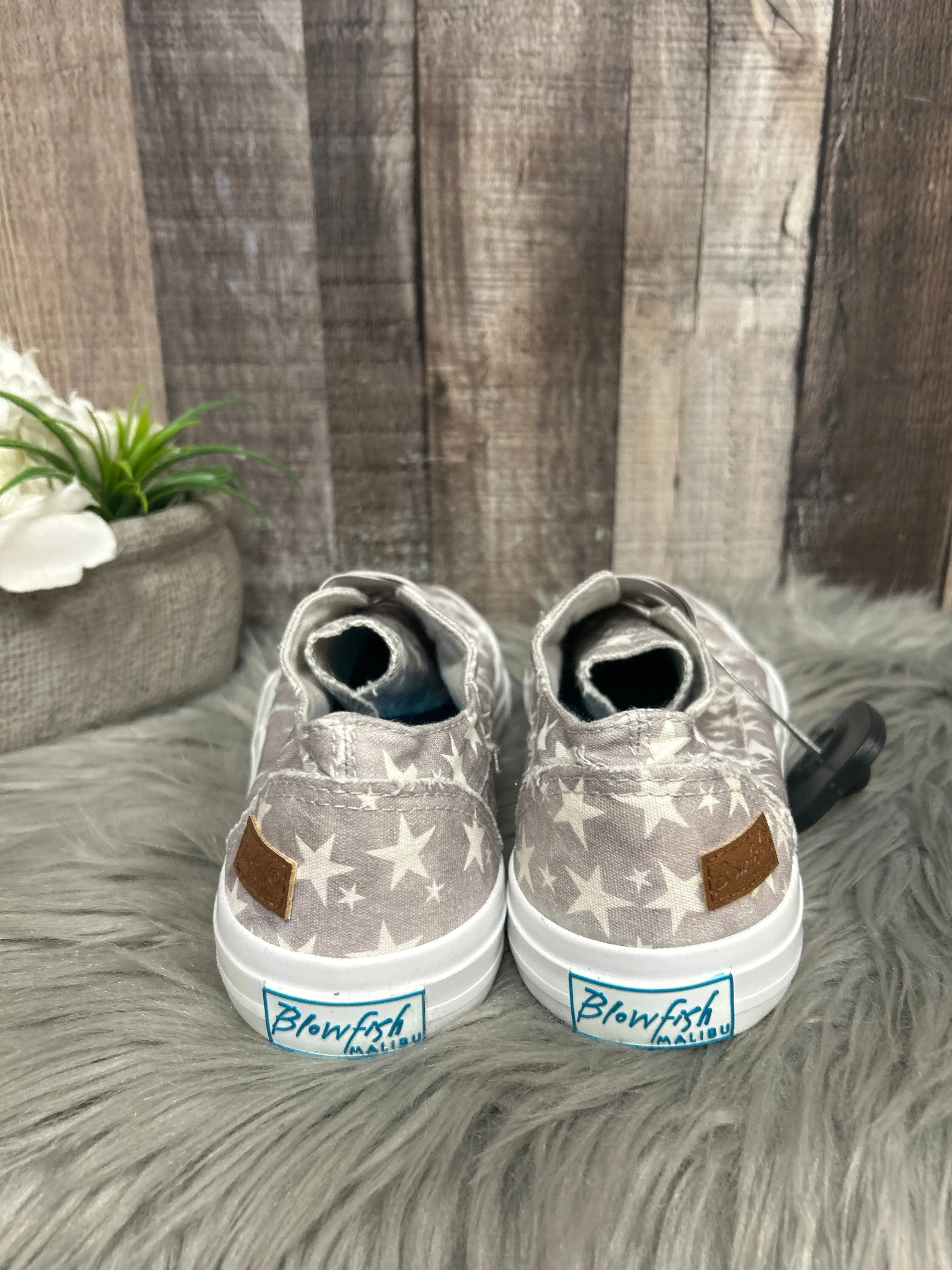 Shoes Sneakers By Blowfish In Grey & White, Size: 8