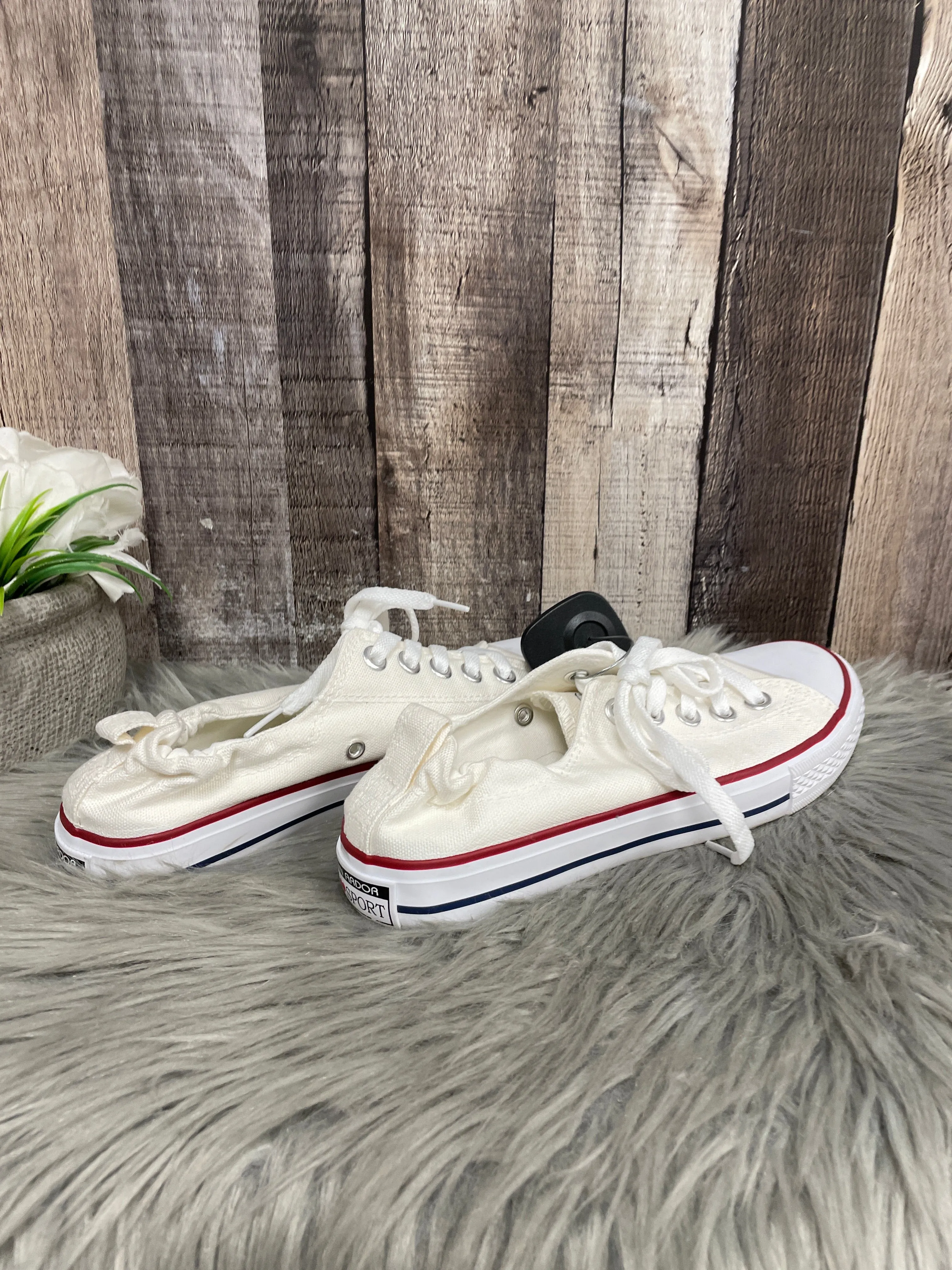 Shoes Sneakers By Cme In White, Size: 8.5