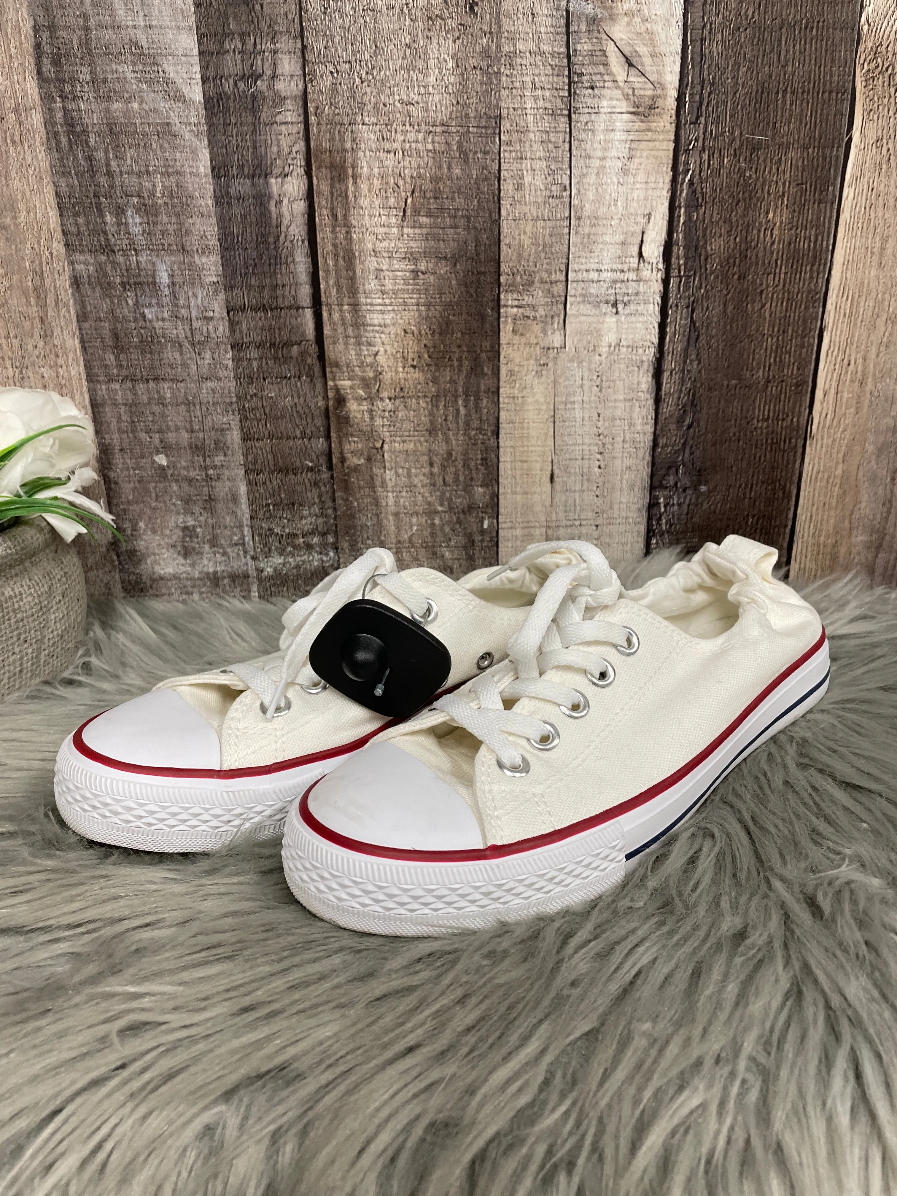 Shoes Sneakers By Cme In White, Size: 8.5