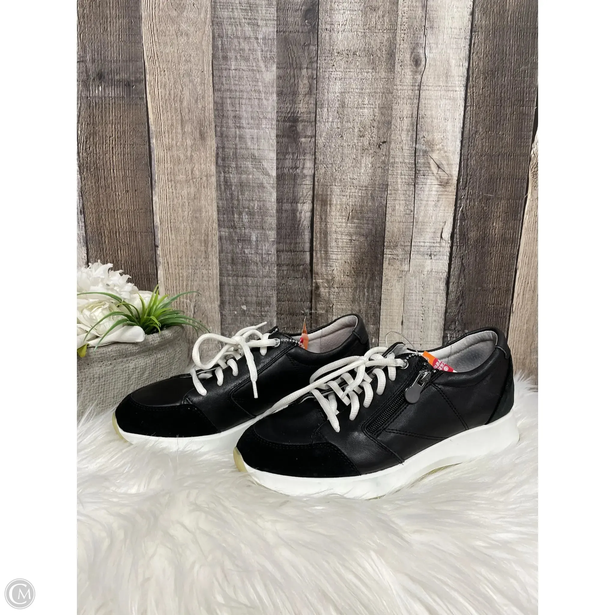 Shoes Sneakers By Munro In Blue & White, Size: 7.5