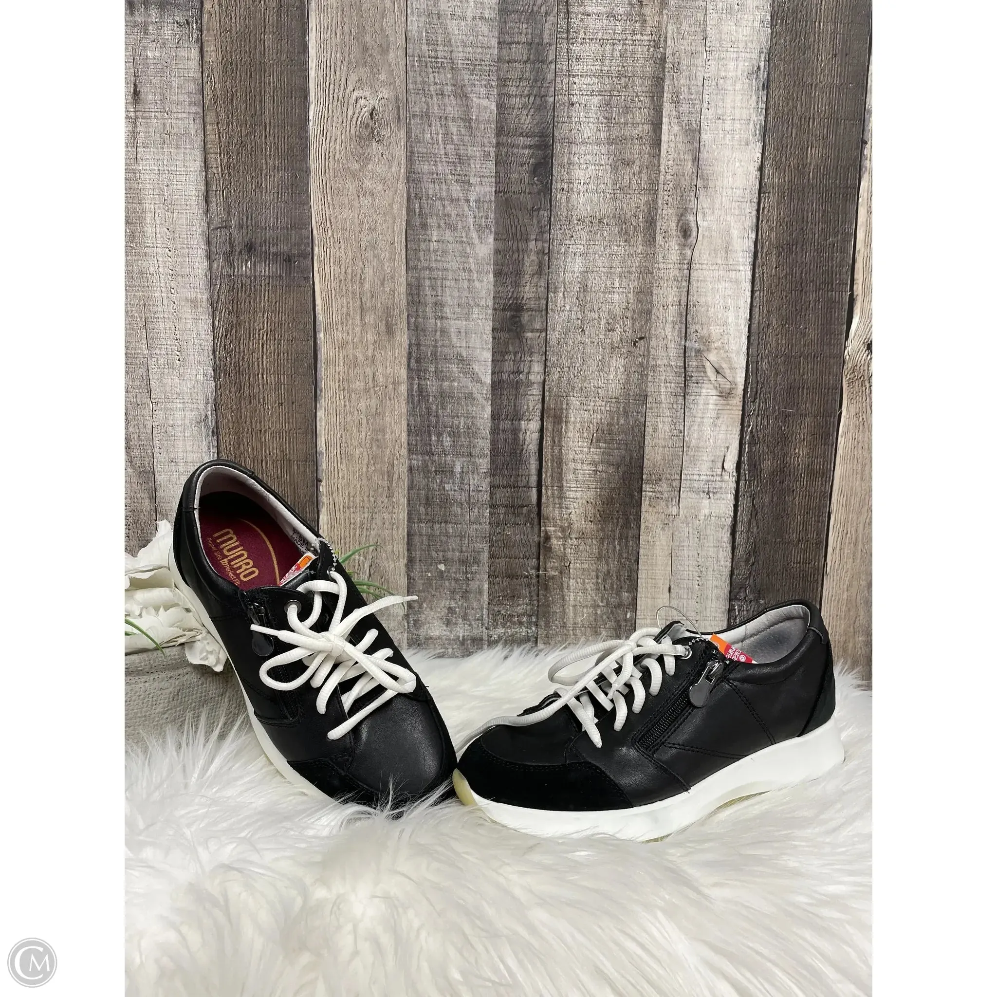 Shoes Sneakers By Munro In Blue & White, Size: 7.5