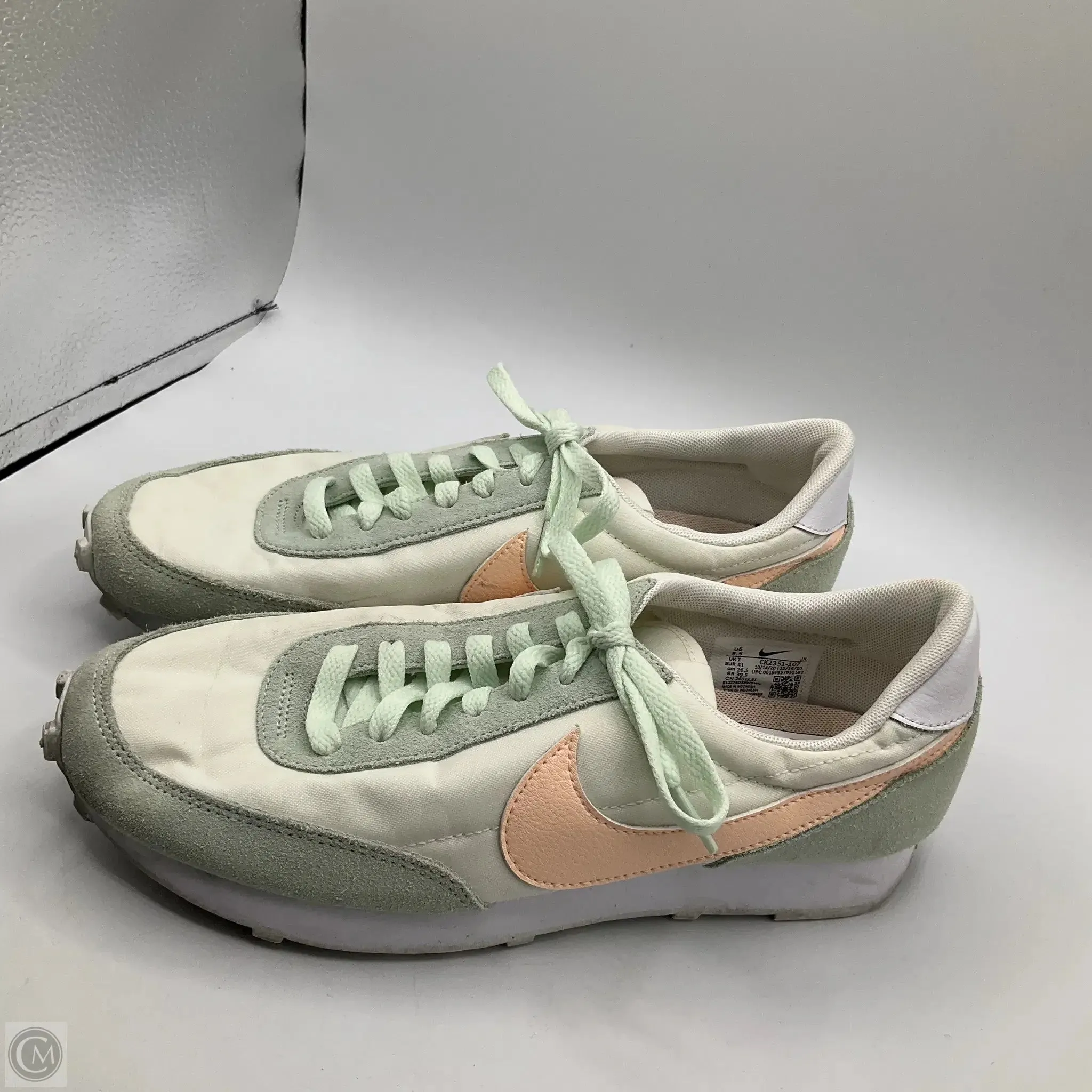 Shoes Sneakers By Nike In Green, Size: 9.5