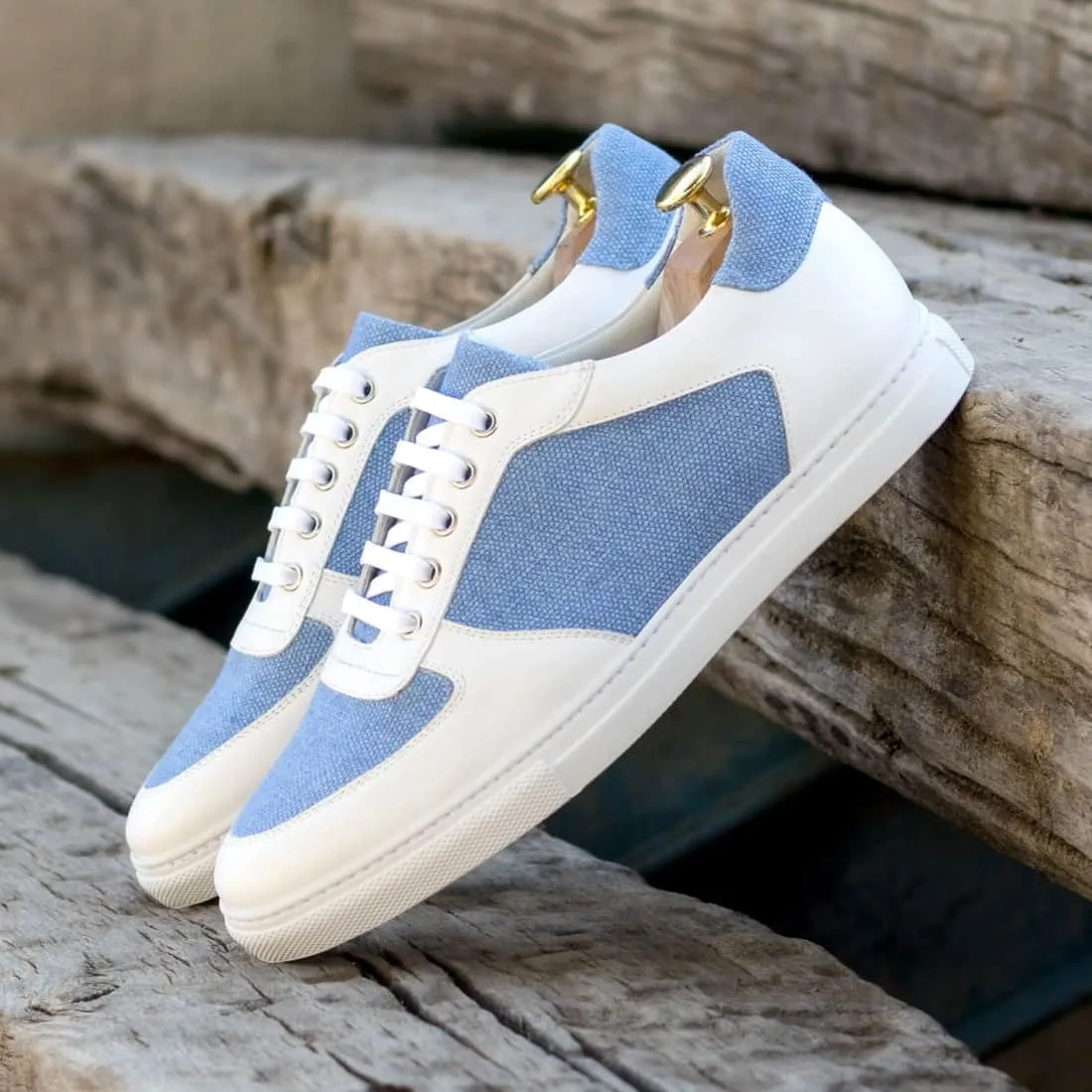 Sneakers Bumper en cuir blanc et lin bleu ciel - Semelles Blanches