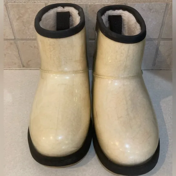 UGG Clear Mini