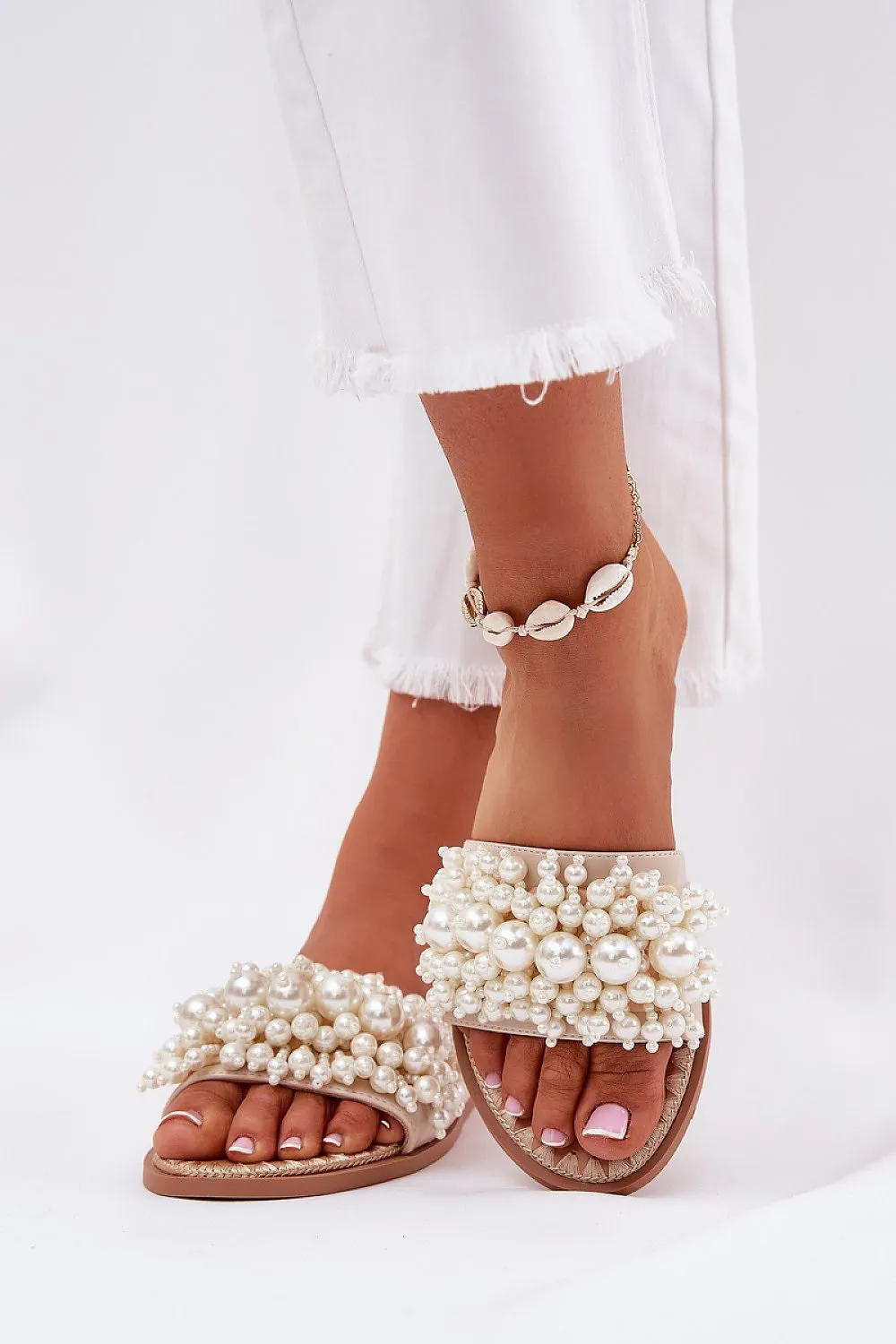 Women's flat sandals